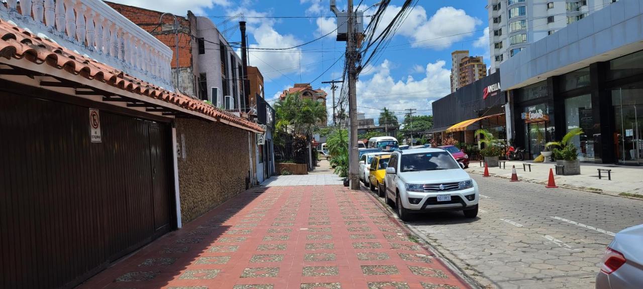 Hostal Backpackers Travelero Hotel Santa Cruz de La Sierra Exterior photo