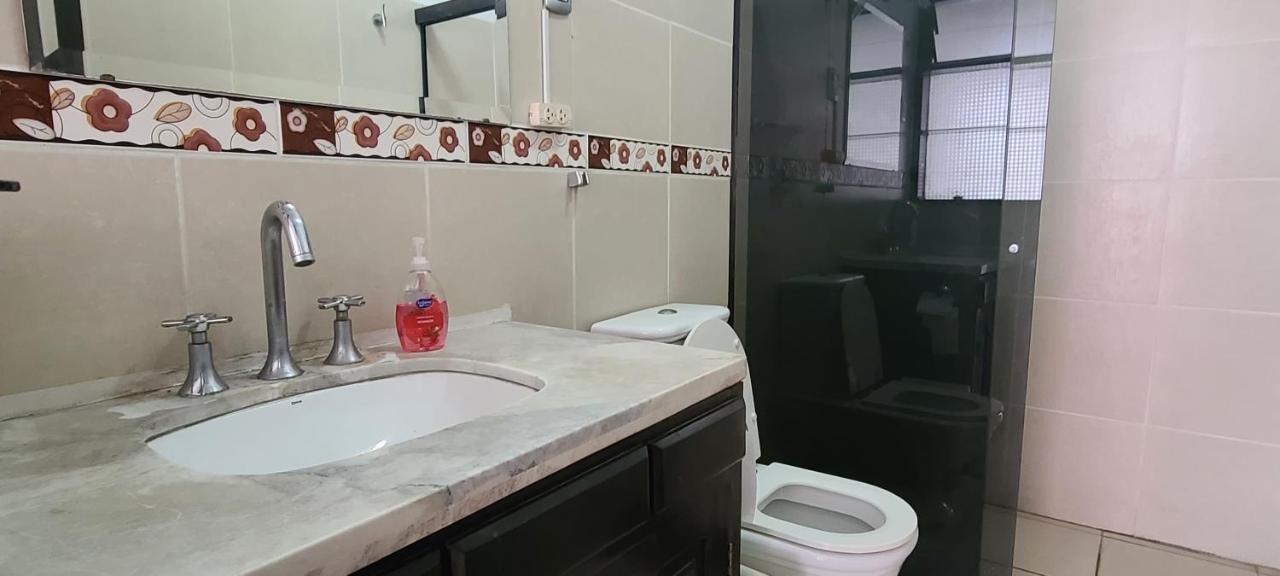 Hostal Backpackers Travelero Hotel Santa Cruz de La Sierra Exterior photo