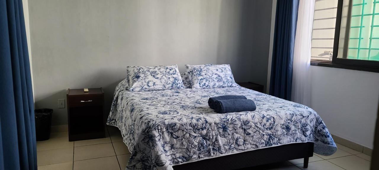 Hostal Backpackers Travelero Hotel Santa Cruz de La Sierra Exterior photo